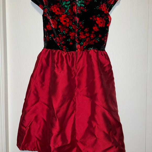 The Children’s Place Floral Velour Dress - Picture 3 of 10
